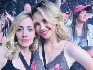 Fiona Gubelmann Instagram - Best ladies night with @rheawarryn @zibbyloo @alanis #girlsnight #alanismorissette #thankyou #jaggedlittlepill