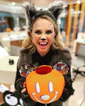 Fiona Gubelmann Instagram - Happy Halloween 🎃 👻 
Enjoy an all new Good Doctor Tonight! 
•
•
•
@thegooddoctorabc #thegooddoctor  #parnick #morganreznick #fionagubelmann @disney #disney #mickeymouse @abcnetwork