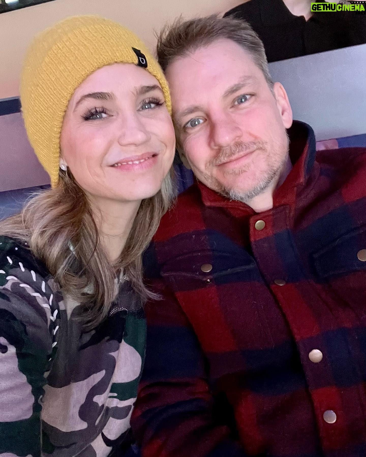 Fiona Gubelmann Instagram - Lovely date night with friends 🏒 @canucks @thebestalexweed @brandonlarracuente @jazminlarracuente
