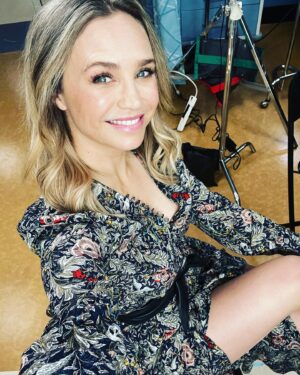 Fiona Gubelmann Instagram - International Press day for @thegooddoctorabc season 6! 
👗@zadigetvoltaire 
👠 @allsaints 
💄 @robertford5920 
Hair @laurenwiezoreck 

#thegooddoctor #bts #press #setlife #season6 #parnick #fionagubelmann