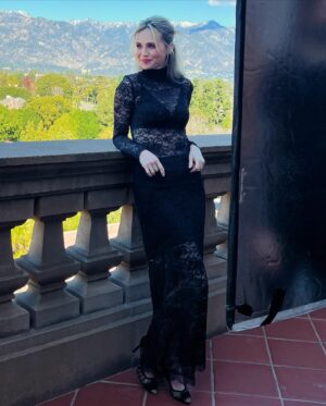 Fiona Gubelmann Instagram - Just a few moments bts from the whirlwind TCA trip this weekend. More pics to come…

A definite highlight was meeting the adorable cast of @percyseries 

Amazing jewelry @minichiellojewellers 
Dress @hillhouse 
Hair @rickhenryla 
Makeup @olafderlig 

@thegooddoctorabc #thegooddoctor @official_tca #tca #season7 #parnick #press #bts