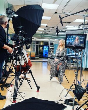 Fiona Gubelmann Instagram - International Press day for @thegooddoctorabc season 6! 
👗@zadigetvoltaire 
👠 @allsaints 
💄 @robertford5920 
Hair @laurenwiezoreck 

#thegooddoctor #bts #press #setlife #season6 #parnick #fionagubelmann