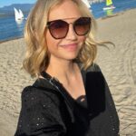 Fiona Gubelmann Instagram - Summer lovin ☀️ #californiagirl #vancouver #vancity #sunshine #sun