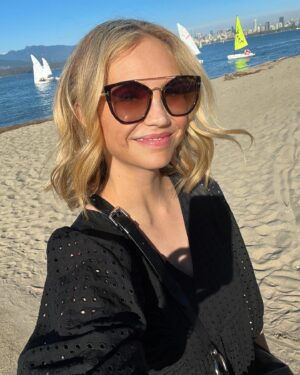 Fiona Gubelmann Instagram - Summer lovin ☀️

#californiagirl #vancouver #vancity #sunshine #sun