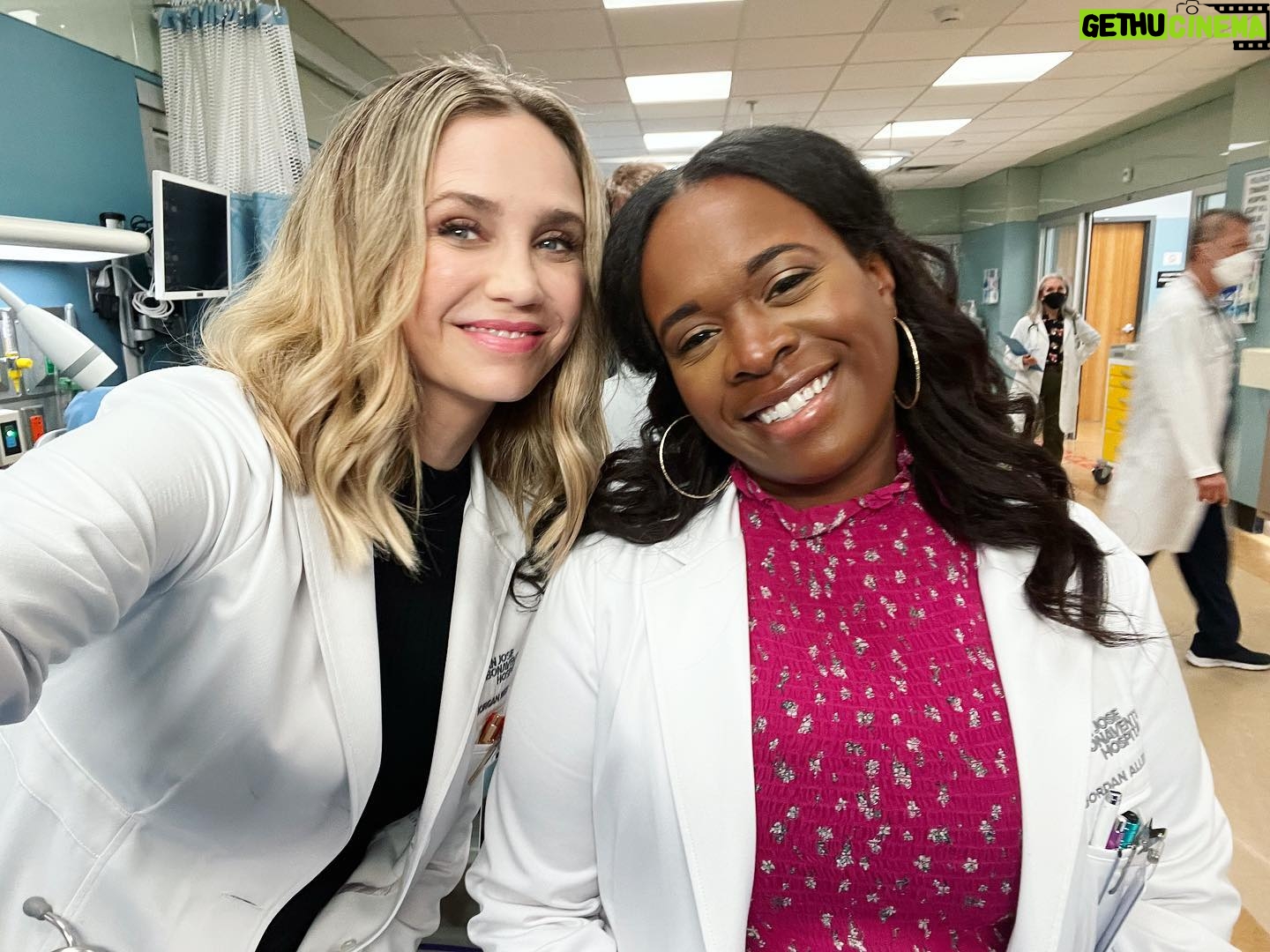 Fiona Gubelmann Instagram - If you missed this week’s all new episode of The Good Doctor, you can now stream it on @hulu @thegooddoctorabc #thegooddoctor