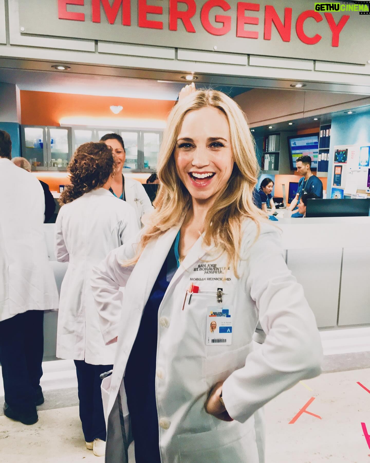 Fiona Gubelmann - 21.4K Likes - From my first day on set to now my last. The journey has been life changing. I’ve loved every minute of it. Thank you to everyone involved in The Good Doctor for everything 🩷
Photos
1. First day on set
2. First episode script
3. First time in scrubs
4. Audition breakdown
5. Beautiful tree I saw on my walk towards the audition
@thegooddoctorabc #thegooddoctor #parnick