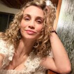 Fiona Gubelmann Instagram – Vacation Hair 💖 

#girlswithcurls @thehouseofaia #palmaiahouseofaïa