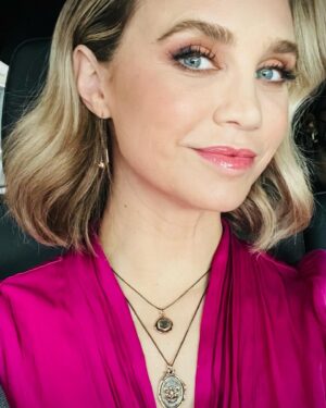 Fiona Gubelmann Instagram - Loved spending the Bell Media Upfronts with one of my favorite humans @willyunlee

Sorry for the last pic of will with his eyes half closed. But he always looks perfect and outshined me the whole weekend. So I had to knock him down a bit ;) 

Jewelry @pyrrhajewelry 
Purse & shoes @maisonvalentino 
Dress @zadigetvoltaire 
Makeup @aniyanandybeauty @charlottetilsbury 
Hair @annabarseghian 

@sonyinternational @thegooddoctorabc #thegooddoctor #parnick #fionagubelmann #willyunlee #bts #press #friendsforlife