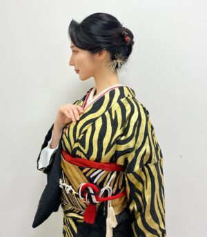 First Summer Uika Instagram - #ウイカ衣装 🐯

・半襟/重ね衿＆袋帯/帯締＆草履
→三松　#三松
@mimatsu.shara.kimono 

・ヘアアクセサリー
→ふりふ　#ふりふ
@furifufurifu