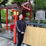 First Summer Uika Instagram - 先日お仕事で京都に行けたので #車折神社 に奉納していた玉垣見に行きました！ 去年の6月ぶり！ 直接見に行けてなかったのでやっと！ 社務所さん閉まってたのに気づいて下さって ご挨拶もできました🙏 #光る君へ 観てくださっているそうで お話もさせていただけて嬉しかったです🥲 大阪にいる頃から芸能神社があるので 時々お詣りに行ってましたが、 去年からは清少納言にご挨拶に！ 私の玉垣は、なんとちょうど 清少納言社の目の前に玉垣があります…！😳😳 お詣りに来られた際は是非見て行ってください❤️ また1年よろしくお願いします✨☺️