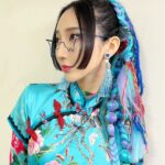 First Summer Uika Instagram - テレ東音楽番組「超音波」のヘアセットは いつもバッキバキに気合い入ってる🌈🔥 hair set @tomomiyoshidahm