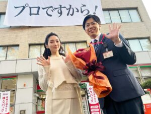 First Summer Uika Instagram - 日本郵政グループさんの
CMに出演しております〜！🏣
シリーズ第2弾！
コットンの西村さんと、またまたボルゾイちゃんと！🐶

#日本郵政