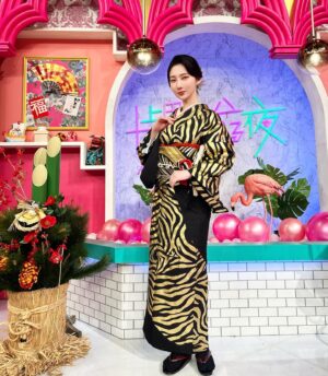 First Summer Uika Instagram - #ウイカ衣装 🐯

・半襟/重ね衿＆袋帯/帯締＆草履
→三松　#三松
@mimatsu.shara.kimono 

・ヘアアクセサリー
→ふりふ　#ふりふ
@furifufurifu