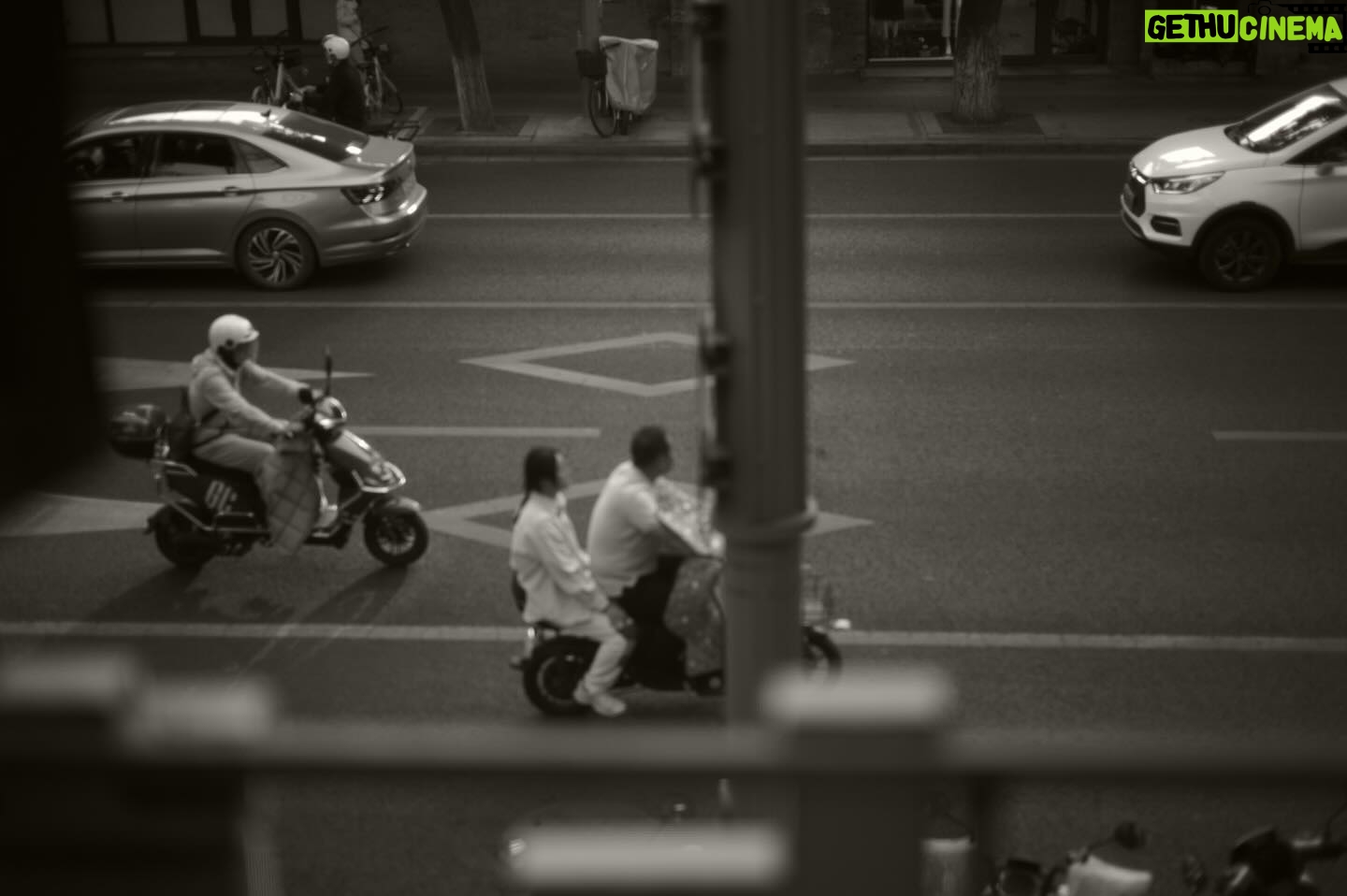 Fish Leong - 724 Likes - -
在北京的時時刻刻
#monochromephotography #leicaphotography #leica50mm