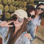 Fish Leong Instagram – 開演前 …..榴蓮的助攻 🥷⚡️⭐️火力十足 火力全開🌳我愛榴蓮 真的流連忘返 ❤️❤️❤️

〰️⭐️榴蓮大使來了
介紹團隊成員吃道地新鮮榴蓮 一一介紹 下次要去果園
有人要入團嗎？
從小就愛吃榴蓮 ，我外公有一座榴蓮山 👍👍👍
表哥家也有吃不完的榴蓮☺️✌️