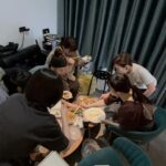Fish Leong Instagram – 那天在確認完 【 公主切 】 髮型後 大家就開心的吃了一頓飯 
空氣中都是秒數滴答倒數的聲音 直到上台前的那一秒巨幕升起 

– 這群精靈加上現場控台上，台底下的每位王子和皇后，以及在觀眾席會發光的靈魂家族們 ，就開了一場盛大的舞會🍭直到現在還沒醒來 🎂

🥂🍰🧁🎂🍿🍭🍾