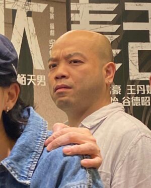 Fish Liew Instagram - 作為30年都還在童年時期的資深兒童，得獎當然是去迪士尼慶祝🎉

連日大雨在我去的當天突然放晴，原本準備的雨傘也用來擋太陽。
我戴著「優獸大都會」阿力頭套走在熱力四射的迪士尼，遇到了其他動物如米老鼠、Stella Lou、Duffy⋯
整天下來並沒有遇到另一隻跟我一樣的狐狸，
大家都紛紛投以羨慕的目光
我就知道 我是勇者

樂園有多好玩從我燦爛的笑容就可以看出來，自己也驚訝
我居然也可以笑得這麼開。

重點推薦城堡晚間匯演
結合了不同多媒體效果，如大型立體光雕投影技術，配合故事主題構思的大型水幕投影、配合激光、燈光、燦爛的煙火
震撼程度只能說
「wow」和「wowwow」

好靚 好靚⋯

*溫馨提示，記得早一點過來佔最佳位置觀賞

#Momentous 
#迪士尼星夢光影之旅
#TheMostMagicalShowOnEarth 

 
@hkdisneyland