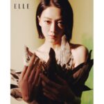 Fish Liew Instagram - 跟廖子妤 @fish331 談婚姻與家庭是一件奇妙的事，有很多答案都有些出人意表， 不是驚天動地那種，而是總會突如其來地出現一些反差， 她傳統、想得透徹、懂得設身處地，同時又有貪玩的一面，重點是 —— 意想不到地浪漫。 整個訪問有點像《愛麗絲夢遊仙境》似的，一不留神便掉入兔子洞，發現內裡別有洞天。 Photo @thebuffacow Stylist @alexanderhlex Styling assistant JOSE CHU Hair @chau.matt Makeup @melodychiumakeup Manicurist PINKY HO Florist @kofeflowers Text @nicholasltt 完整精彩內容盡在《ELLE》6月號！ 👉🏻follow us @ellehongkong #editor_co #ellefashion #elleceleb #ellebride @jimmychoo #jimmychoo #fishliew #廖子妤 #廖子妤fish #bride #bridal #bridalwear #fashionstyling #fashion #fashionphotography