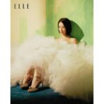 Fish Liew Instagram - 跟廖子妤 @fish331 談婚姻與家庭是一件奇妙的事，有很多答案都有些出人意表， 不是驚天動地那種，而是總會突如其來地出現一些反差， 她傳統、想得透徹、懂得設身處地，同時又有貪玩的一面，重點是 —— 意想不到地浪漫。 整個訪問有點像《愛麗絲夢遊仙境》似的，一不留神便掉入兔子洞，發現內裡別有洞天。 Photo @thebuffacow Stylist @alexanderhlex Styling assistant JOSE CHU Hair @chau.matt Makeup @melodychiumakeup Manicurist PINKY HO Florist @kofeflowers Text @nicholasltt 完整精彩內容盡在《ELLE》6月號！ 👉🏻follow us @ellehongkong #editor_co #ellefashion #elleceleb #ellebride @jimmychoo #jimmychoo #fishliew #廖子妤 #廖子妤fish #bride #bridal #bridalwear #fashionstyling #fashion #fashionphotography