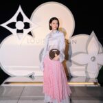 Fish Liew Instagram - 每每都被 @louisvuitton 精緻的高級家品給折服 橫跨三世紀，以旅行起家的LV 把傢俱的奢靡品味帶到旅途上 我個人最喜歡的是摺疊床旅行箱(Bed Trunk） 打開後是一張移動床組。 遷徙到天涯海角都可以睡在自己熟悉的床組上，多浪漫。 #LVSavoirRever #LVHongKong @louisvuitton