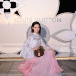 Fish Liew Instagram - 每每都被 @louisvuitton 精緻的高級家品給折服 橫跨三世紀，以旅行起家的LV 把傢俱的奢靡品味帶到旅途上 我個人最喜歡的是摺疊床旅行箱(Bed Trunk） 打開後是一張移動床組。 遷徙到天涯海角都可以睡在自己熟悉的床組上，多浪漫。 #LVSavoirRever #LVHongKong @louisvuitton