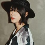 Fish Liew Instagram - 與 @initialfashion 合作多年 衣櫃裡也收藏著很多initial的衣服 主要是非常好搭，即使過了這麼多年都一點也沒有過時的感覺 每次的合作都總是令我驚喜 近年的最愛是他們家的針織帽 無論材質和帽型都讓我非常心動 簡直想讓我焊接在頭上