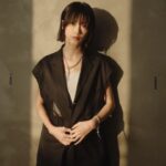 Fish Liew Instagram - 與 @initialfashion 合作多年 衣櫃裡也收藏著很多initial的衣服 主要是非常好搭，即使過了這麼多年都一點也沒有過時的感覺 每次的合作都總是令我驚喜 近年的最愛是他們家的針織帽 無論材質和帽型都讓我非常心動 簡直想讓我焊接在頭上
