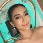 Fitrie Rachmadhina Instagram - Weekend kemarin aku nyobain Japanese hair spa di @lushandglow.id Sebelum treatment di mulai, scalp check dulu buat mengetahui bagaimana keadaan rambut dan kulit kepalanya. Trs di pakein rosemary oil dan lanjut berbagai treatment nya. Duh enakkk banget jujur kepala jadi enteng bgt krn treatment nya pake berbagai tools yang bikin kepala jd enteng dan semua kotoran kepala rontok. Last but not least, hot water drip sambil massage head to toe. UGH LUVLY Jujurly this was my first treatment and I’m sure I will come back again for japanese hair spa!! And shhhh… Surprisingly, harganya terjangkau banget 😍