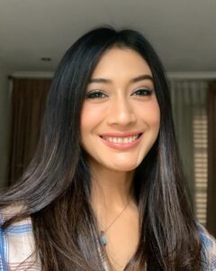 Fitrie Rachmadhina Instagram - Kata dokter kita akan kesemutan kalo duduk terlalu lama. Jadi gimana kalo kita jalan aja? 🤓 #ngabuburit