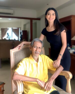 Fitrie Rachmadhina Instagram - Happy birthday, paps. Sing penting sehat sehat sehat 🤍. Di banyakin lagi sabarnya 😋😚