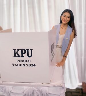 Fitrie Rachmadhina Instagram - Alhamdulillah telah menunaikan hak pilih saya di TPS 096 Kelapa dua - Tangerang sebagai warga negara Indonesia 🇮🇩

Tangerang, 14 Februari 2024