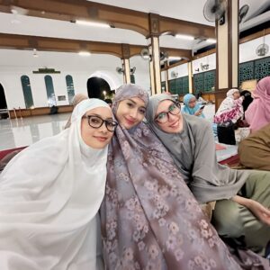 Fitrie Rachmadhina Instagram - Adem banget melihat dua sahabatku ini 🤍 #MashaAllah