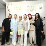 Fitrie Rachmadhina Instagram - Ramadhan cantik bersama @mirrormirror.id And Congratulations for the soft opening Airbrush @flrmistofficial x @ririnekawati 😍🌸 Makeup jadi satset tapi tetep glowing 😍 Sekalian silaturahmi sama mygals 🤗 Maafkan sedikit telat 😅