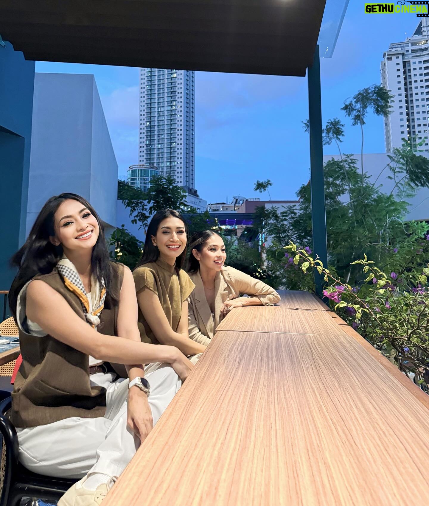 Fitrie Rachmadhina Instagram - Life is what you make it. And when times get tough, your bestfriends are the ones who get you through it. ♥️ #FFR #2decadesoffriendship