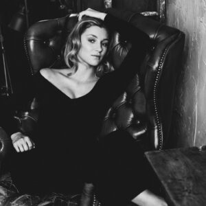 Flavie Delangle Instagram - 🖤