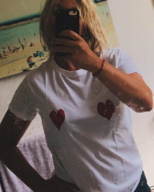 Flavie Flament Instagram - Femme d’hier et d’aujourd’hui, ❤️ sur tes boobs et tes combats. Merci. 
❤️ sur tous les hommes qui te soutiennent.
