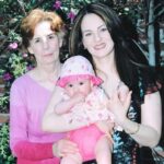 Flor Rubio Instagram - Gracias mamita hermosa por darme tanto amor. Por llevarnos de la mano, por amarnos tanto. Por tu guía y cobijo, por el calor que siento cuando llego a ti, y porque en ti siempre encuentro un lugar seguro, y un espacio de paz. ¡Eres la mejor! 🙏🏻🤍