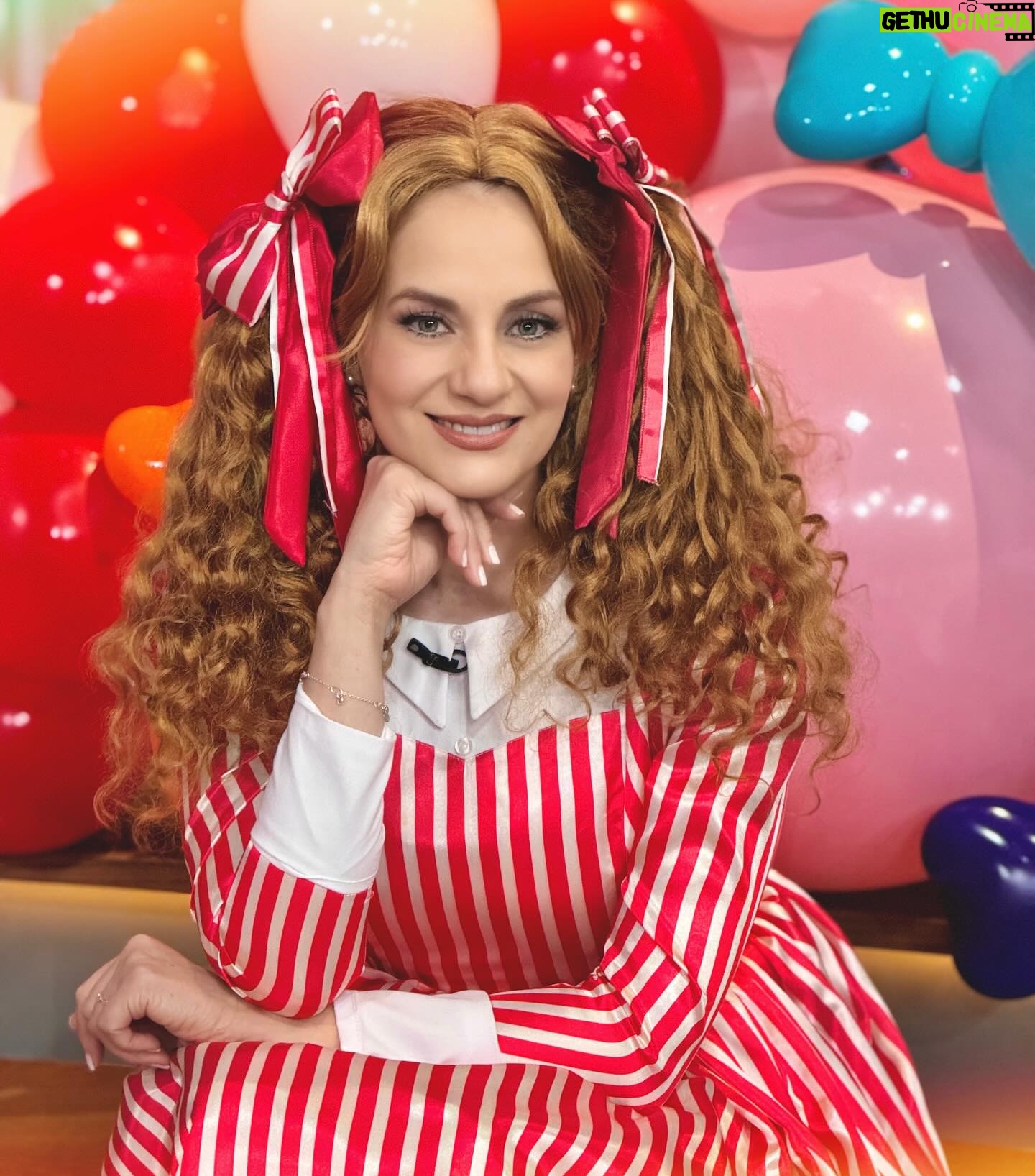 Flor Rubio Instagram - Esta mañana, de #candycandy en @vengalaalegria #diadelniño