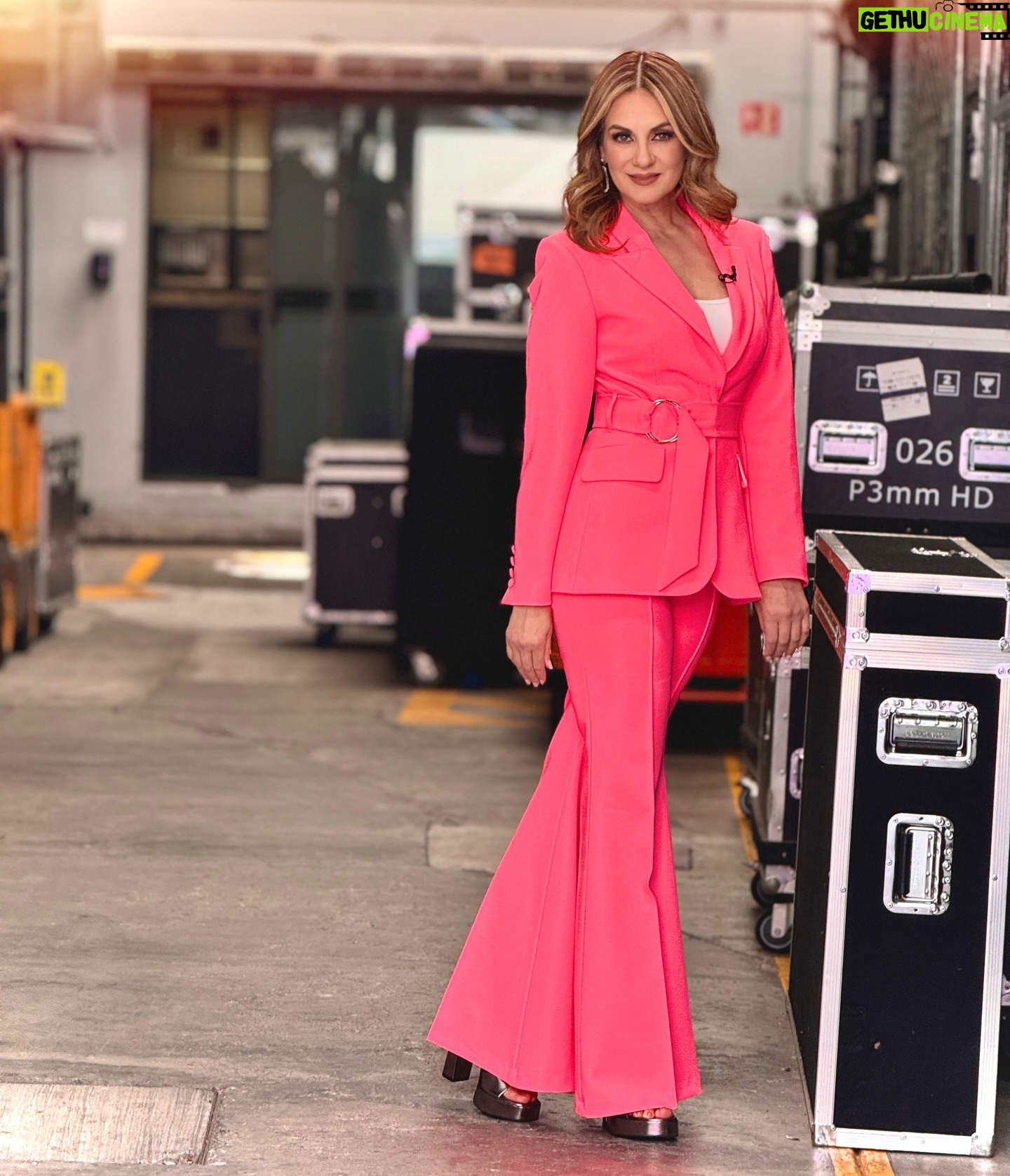 Flor Rubio Instagram - Dándolo todo. Solo así se concibe la vida. 🧡🤍
