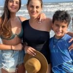 Flor Rubio Instagram - Mis mejores momentos siempre son a su lado. El impulso, la alegría, la motivación, el amor, el esfuerzo, los sueños… todo llega a ellos y es por ellos. Gracias Dios mío por el enorme privilegio de ser la mamá de estos dos seres tan maravillosos. Los amo hijos, les cuento algo: cuando me llaman mamá siento que vuelo… 🤍🙏🏻😃 @florimartinez_ @rafixmtr