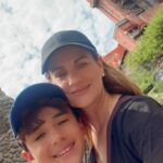 Flor Rubio Instagram - Mis mejores momentos siempre son a su lado. El impulso, la alegría, la motivación, el amor, el esfuerzo, los sueños… todo llega a ellos y es por ellos. Gracias Dios mío por el enorme privilegio de ser la mamá de estos dos seres tan maravillosos. Los amo hijos, les cuento algo: cuando me llaman mamá siento que vuelo… 🤍🙏🏻😃 @florimartinez_ @rafixmtr