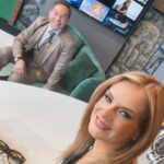 Flor Rubio Instagram - Gracias querido @marcosvaldesoficial por tu visita al foro de @drsimi_oficial @simitelevision en Ayudar es Vivir. Que vengan más éxitos y muchas aventuras. ¡No se lo pierdan en Caperucita!!!