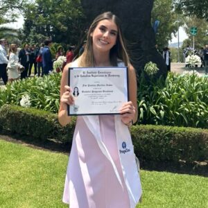 Flor Rubio Instagram - Que día tan bonito hija hermosa… eres todo lo que siempre soñé, tus logros me llenan de esperanza, porque tienes todo para hacer de este mundo un mejor lugar. A seguir trabajando por tus sueños nena, tan alto como tú quieras. Te amo. 🤍 @florimartinez_