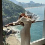 Flora Coquerel Instagram - Bom dia Rio ☀️🇧🇷 @sheratonrio @visitrio Dress @meshki Collaboration commerciale