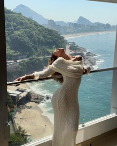 Flora Coquerel Instagram - Bom dia Rio ☀️🇧🇷 @sheratonrio @visitrio Dress @meshki Collaboration commerciale