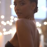 Flora Coquerel Instagram – Publicité • L’importance du regard, cette zone sursollicitée et tellement précieuse. 
J’en prends soin avec la Midnight Crème Yeux de @lorealparis et son complexe antioxydant protecteur pour raffermir et défatiguer mon regard.

#lorealparis #skincare #rituelmidnight #biendansmapeau