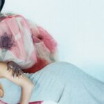 Flora Coquerel Instagram - En couverture, @floracoquerel et sa mère Sephi Coquerel nous partagent une histoire touchante de succès, de solidarité et d’engagement humanitaire. Dans cette interview qu’elles nous ont accordée, mère et fille ont dévoilé les coulisses de leur parcours et leur investissement pour améliorer la vie des autres, notamment à travers leur association @associationkelina au Bénin. Photographe @baronzinsou Styliste @steve_anondo Maquillage @michellefanfant @yslbeauty Skincare @erborian Coiffure @salowigs Assistantes @naissssouuuu @jannarzg @tiwel_ @wence.tower Flora porte un total look @viviennewestwood Sophie porte une robe @hm Studio et un collier @theofficialpandora #BARBESMAGAZINE
