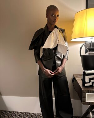 Florence Kasumba Instagram - Danke @ard_degeto für den schönen Abend. Look: Didit Hediprasetyo @jimmychoo @sabrinadehoff @diezsaskia @daniellapetrovics @danichicavara07 Foto 1 @daniellapetrovics Foto 2 ARD/ARD Degeto Film/Sebastian Gabsch #ARDBlueHour #berlinale #florencekasumba