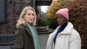 Florence Kasumba Instagram - Kommissarinnen Lindholm @mariafurtwaengler & Schmitz #florencekasumba in Tatort - Geisterfahrt. 11. Februar 2024 20:15 Uhr Anschließend in der @ardmediathek Foto: NDR/ @christine_schroeder_fotografie