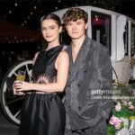 Florence Hunt Instagram - A ball with my Bridgo’s 💐💘 @bridgertonnetflix @shondaland @netflix hair- @lonavigi makeup- @makeupvincent Styling- @britt.theodora (@shushu__tong )